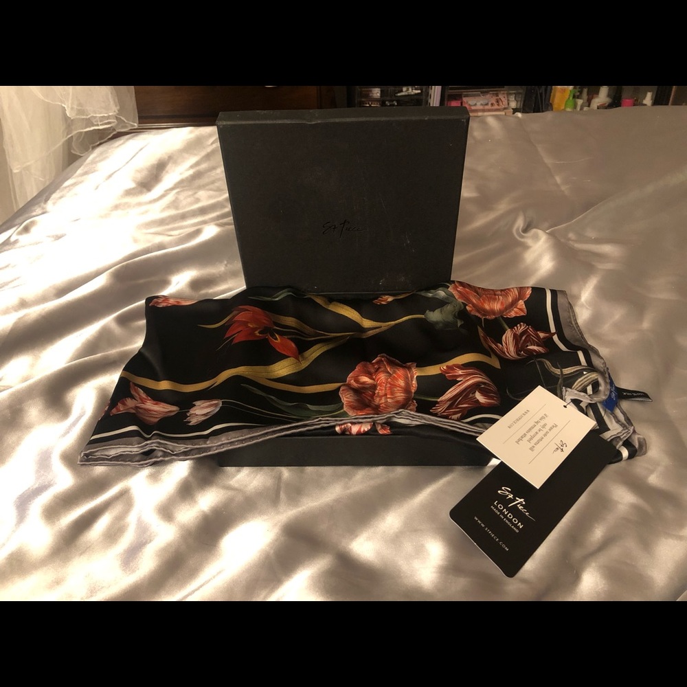 St. Piece medium scarf